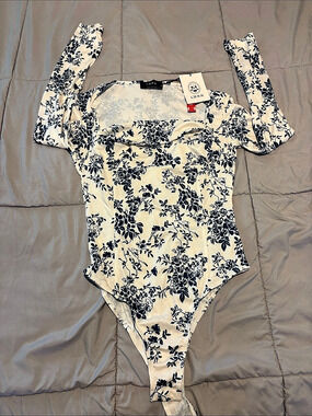 CIDER Blue Toile Floral Long Sleeve Square Neck Bodysuit One Piece White & Blue